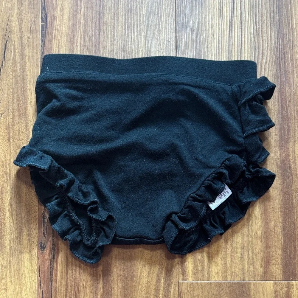 Posh Peanut Black Ruffled bummies